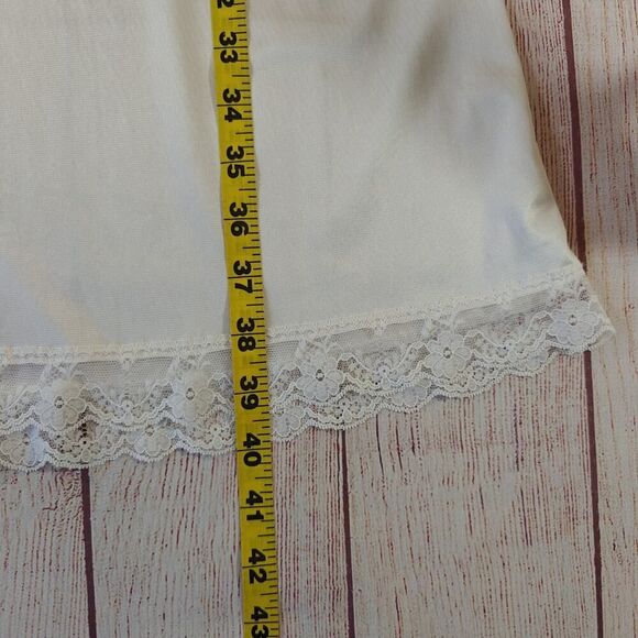 Vintage Ashley Taylor lace trimmed off white satin slip sz 36 - Picture 6 of 8